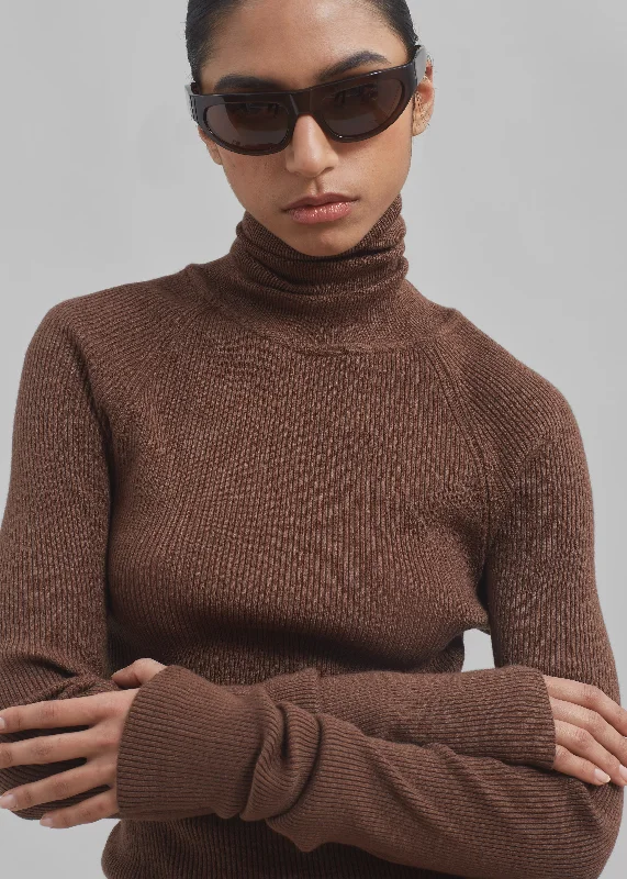 aubree-turtleneck-brown