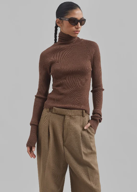 aubree-turtleneck-brown