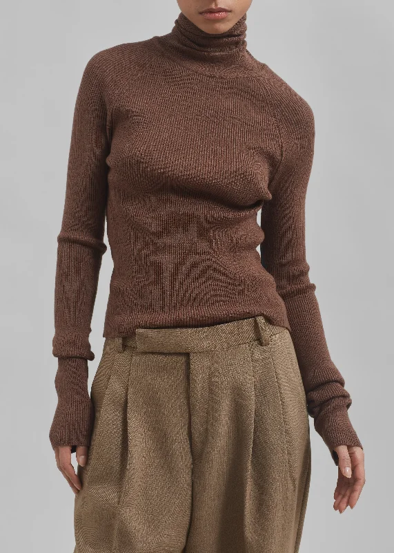 aubree-turtleneck-brown