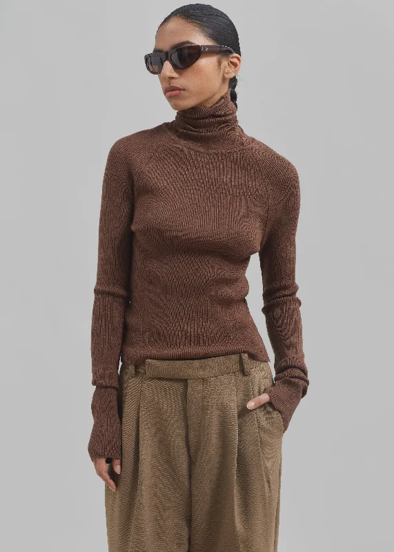 aubree-turtleneck-brown