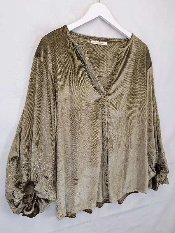 barefoot-blonde-boho-velvet-sage-top-size-m-b038-387-gn