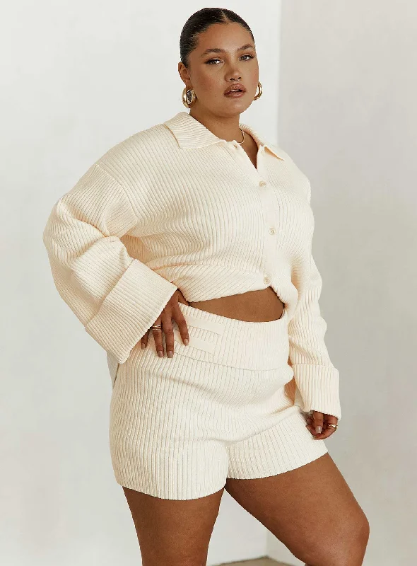 jadri-knit-shorts-cream-curve