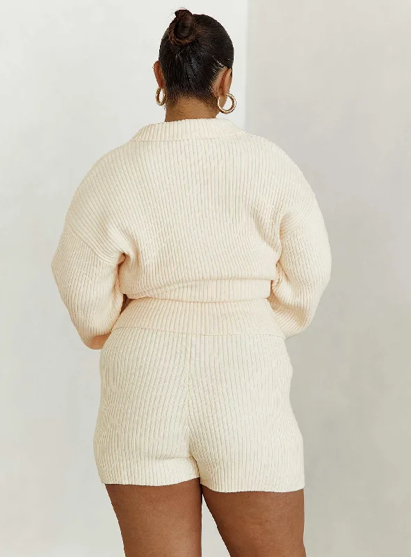 jadri-knit-shorts-cream-curve