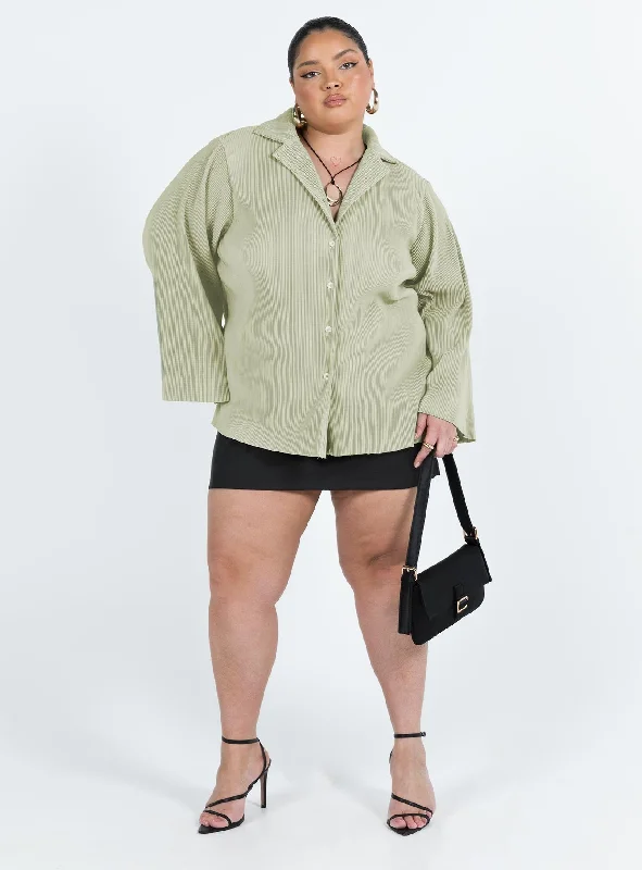 louie-pleated-shirt-sage-curve