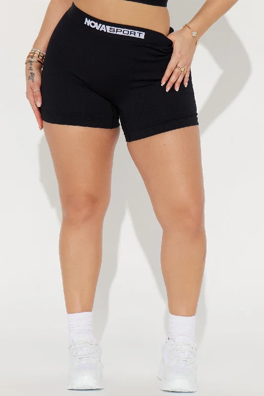 Nova Sport Effortless Seamless Active Short - Black